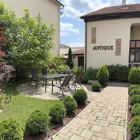 Antique Aparthotel Alba Iulia Exteriör bild