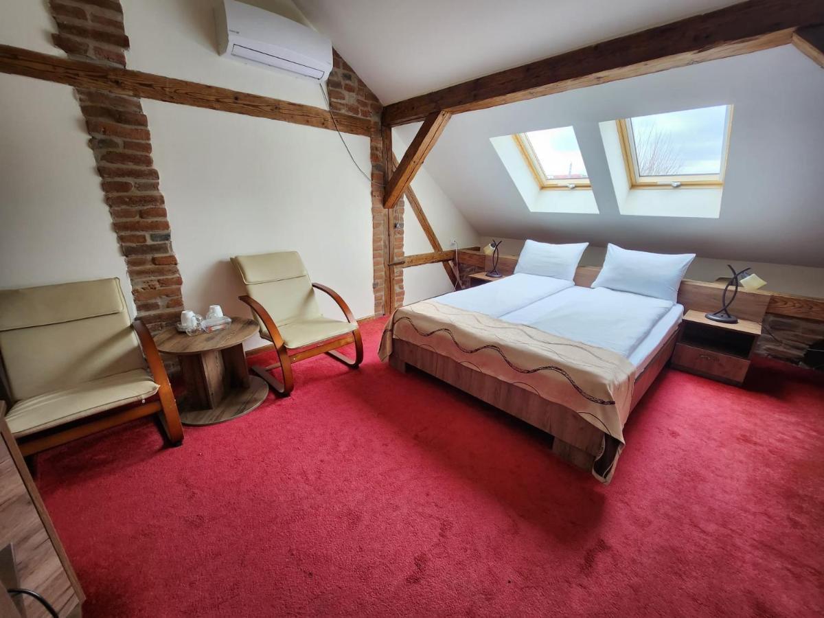 Antique Aparthotel Alba Iulia Exteriör bild