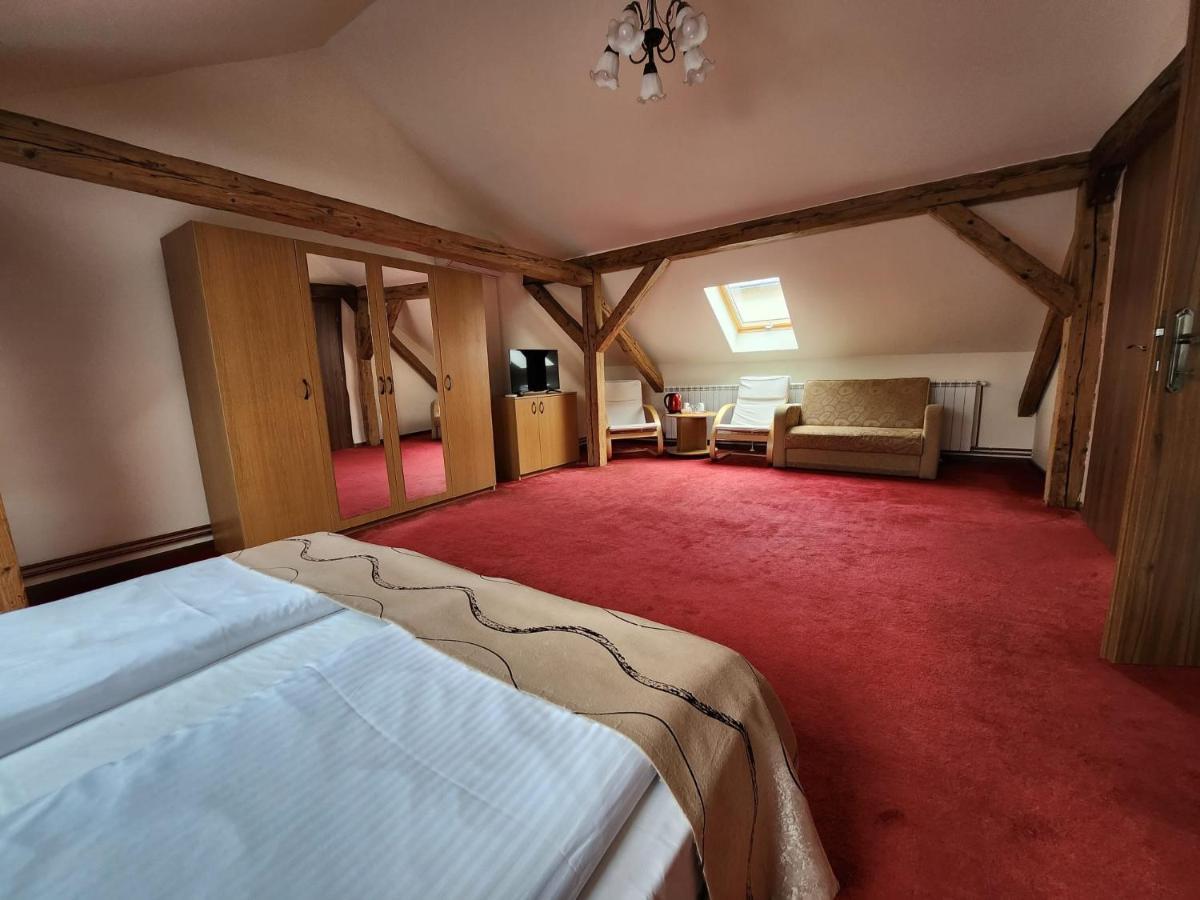 Antique Aparthotel Alba Iulia Exteriör bild