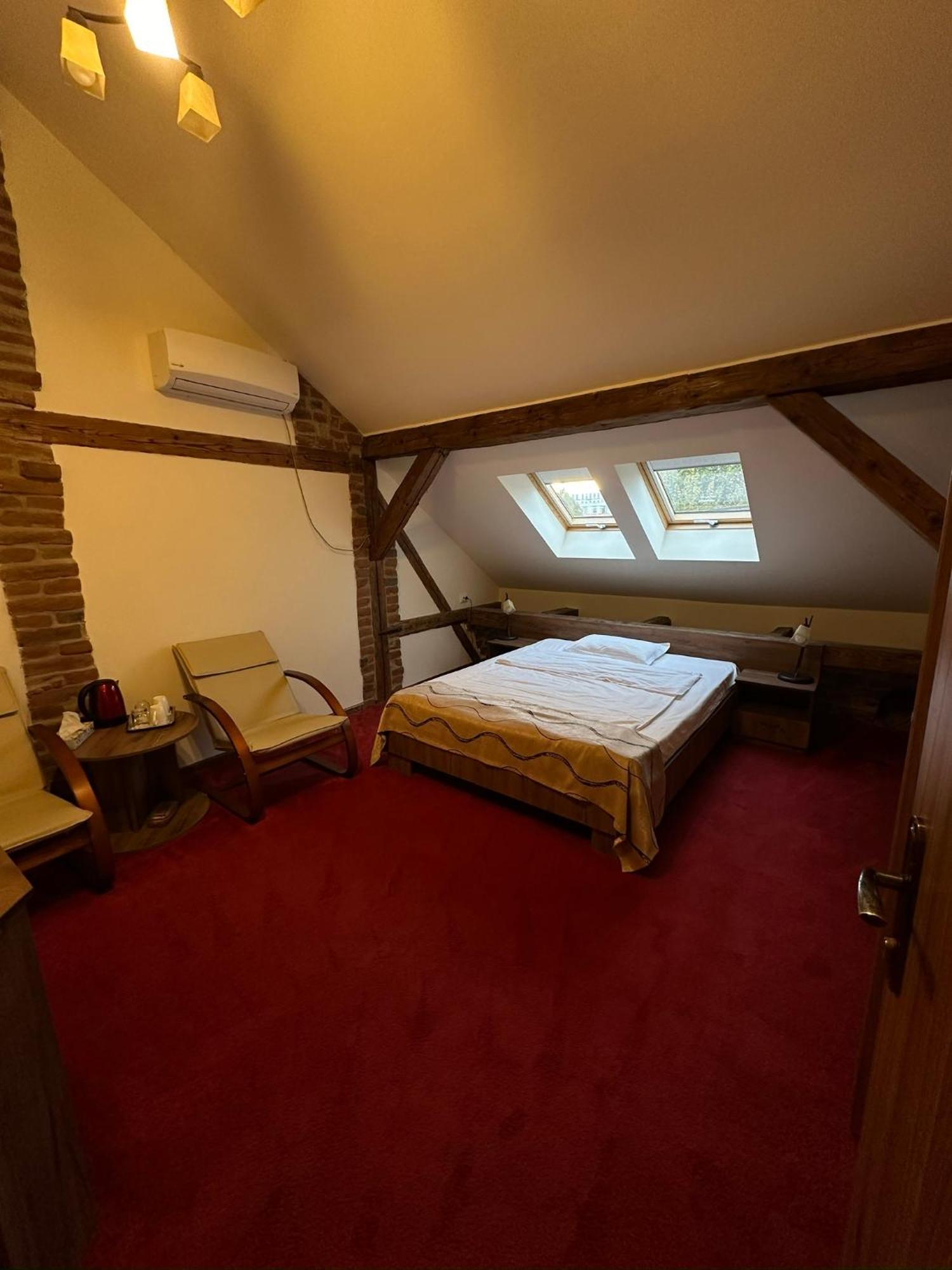 Antique Aparthotel Alba Iulia Exteriör bild