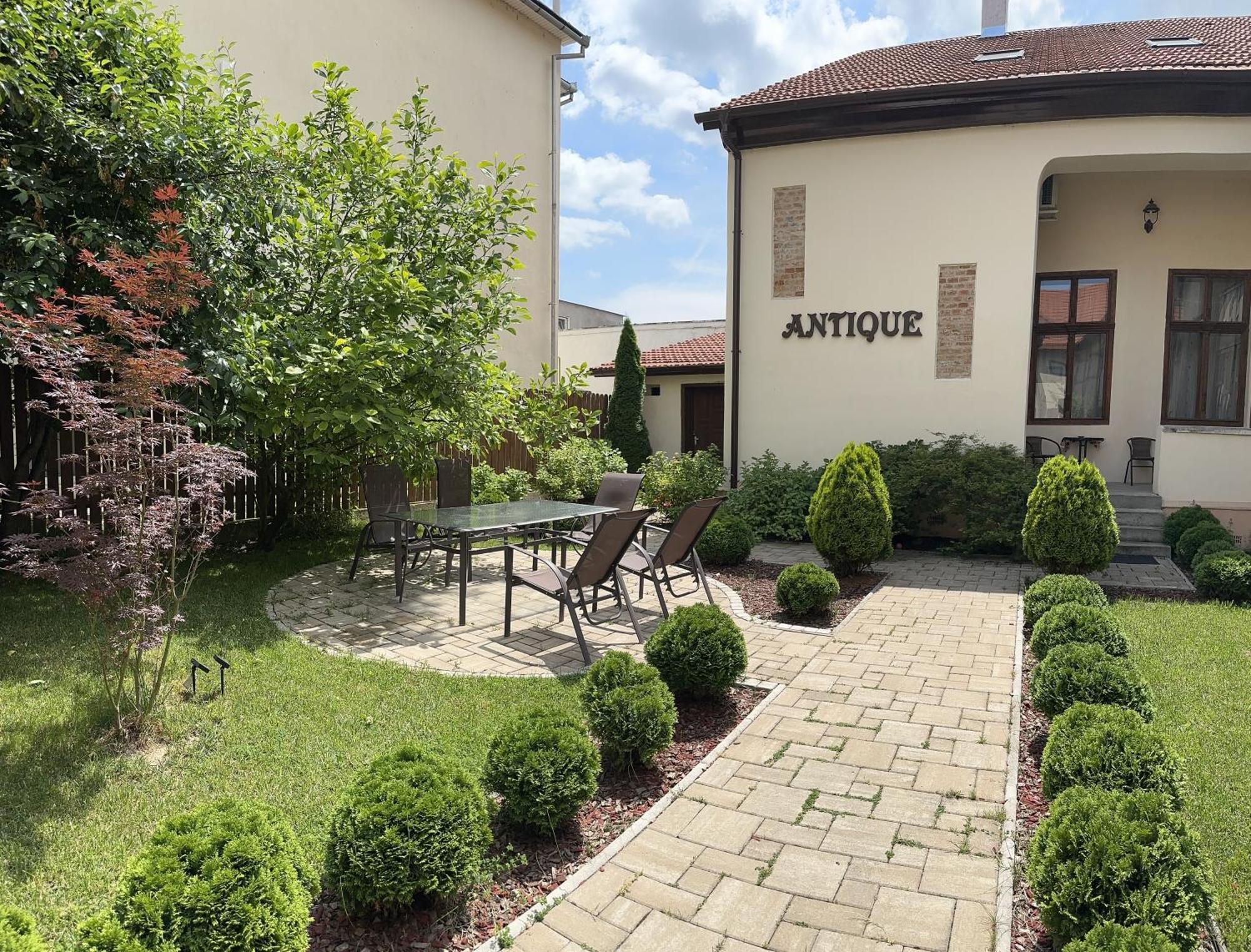 Antique Aparthotel Alba Iulia Exteriör bild
