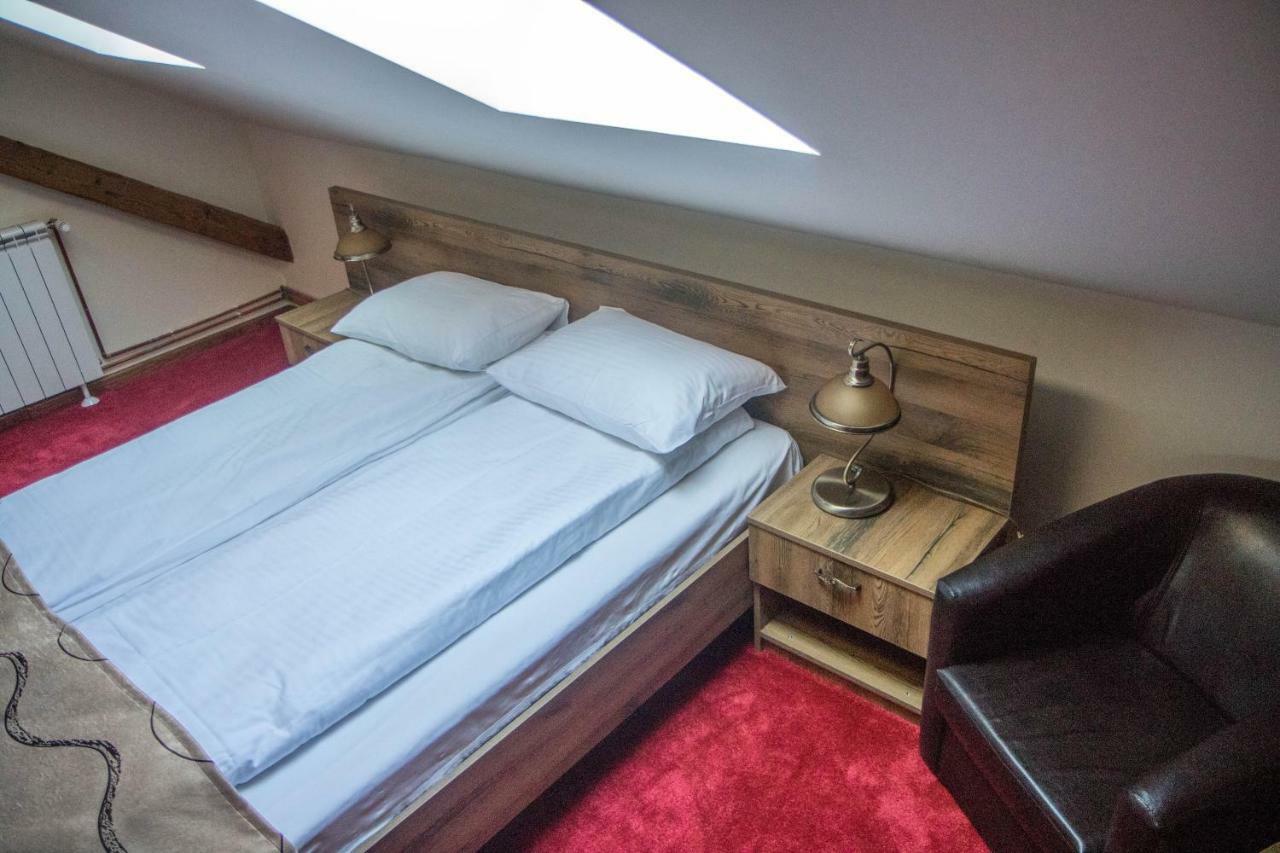 Antique Aparthotel Alba Iulia Exteriör bild