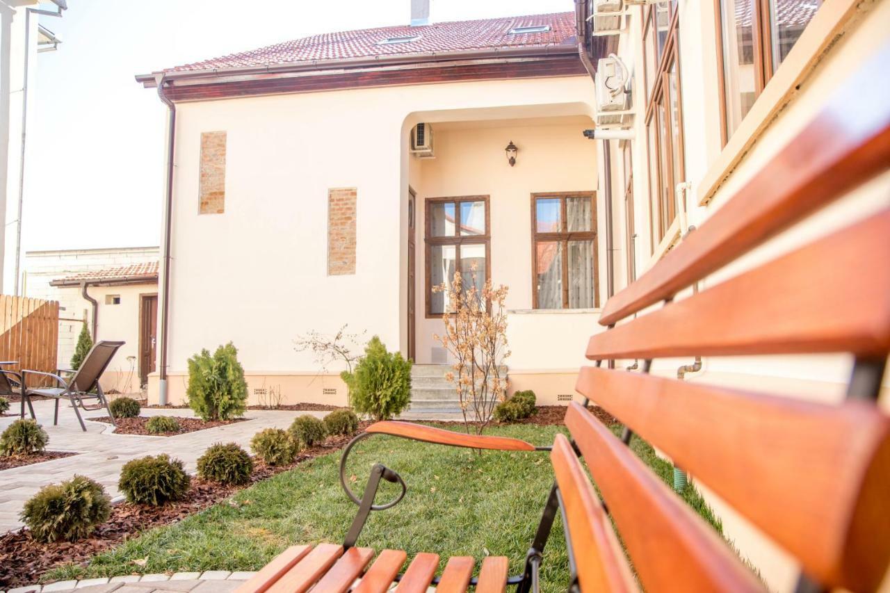 Antique Aparthotel Alba Iulia Exteriör bild